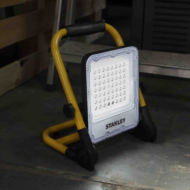 Прожектор светодиодный STANLEY SXLS37177E, фото , изображение 6 | SNABZHENIE.com.ua Прожектор светодиодный STANLEY SXLS37177E, фото , изображение 6 | SNABZHENIE.com.ua