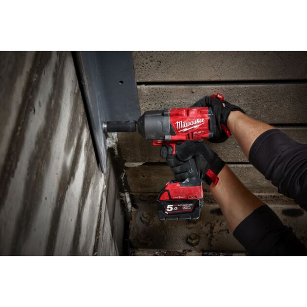 Гайковерт аккумуляторный бесщёточный MILWAUKEE 3/4" (2034Нм) M18 ONEFHIWF34-0, M18 B5 подарок, фото , изображение 4 | SNABZHENIE.com.ua Гайковерт аккумуляторный бесщёточный MILWAUKEE 3/4" (2034Нм) M18 ONEFHIWF34-0, M18 B5 подарок, фото , изображение 4 | SNABZHENIE.com.ua