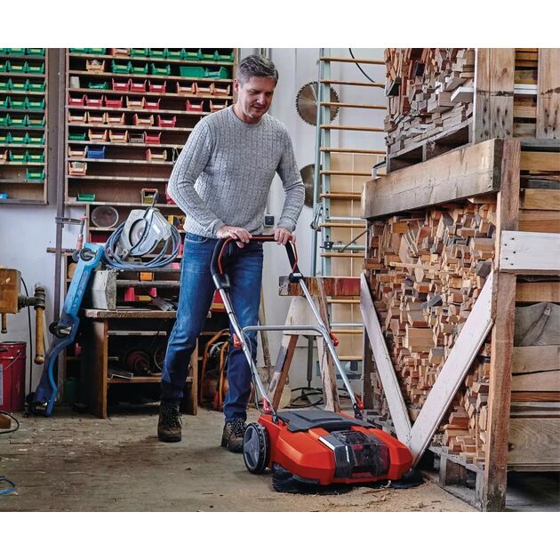 Підмітальна машина акумуляторна Einhell TE-SW 18/610 Li - Solo PXC 18В ширина 610мм бак 20 л 1800 м2/год 10.3кг без АКБ та ЗП, фото , зображення 5 | SNABZHENIE.com.ua Підмітальна машина акумуляторна Einhell TE-SW 18/610 Li - Solo PXC 18В ширина 610мм бак 20 л 1800 м2/год 10.3кг без АКБ та ЗП, фото , зображення 5 | SNABZHENIE.com.ua
