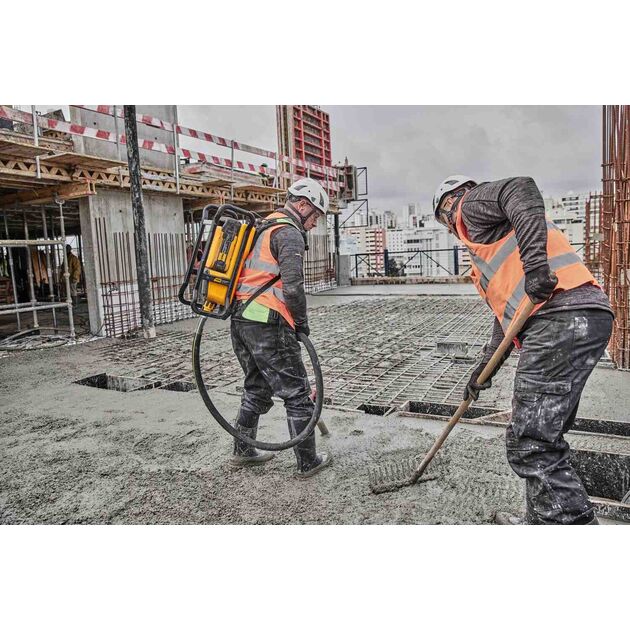 Вибратор-рюкзак глубинный аккумуляторный POWERSHIFT DeWALT DCPS310N, фото , зображення 9 | SNABZHENIE.com.ua