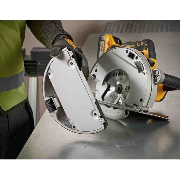 Пила дисковая по металлу аккумуляторная DeWALT DCS383H2, фото , изображение 9 | SNABZHENIE.com.ua Пила дисковая по металлу аккумуляторная DeWALT DCS383H2, фото , изображение 9 | SNABZHENIE.com.ua