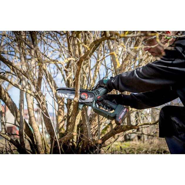 Пила ланцюгова акумуляторна Metabo MS 18 LTX 15 18В 1х2А·год шина 15см 5м/сек 2кг, фото , изображение 5 | SNABZHENIE.com.ua Пила ланцюгова акумуляторна Metabo MS 18 LTX 15 18В 1х2А·год шина 15см 5м/сек 2кг, фото , изображение 5 | SNABZHENIE.com.ua