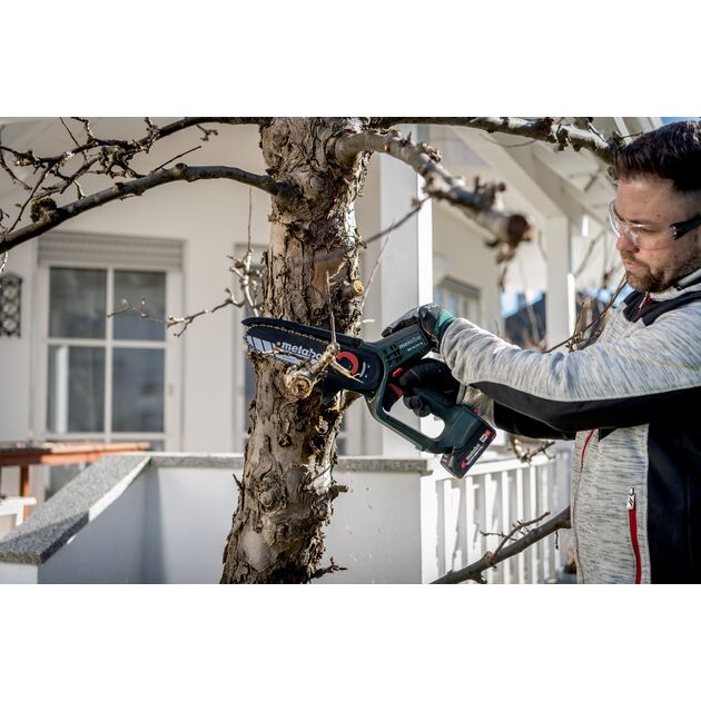 Пила ланцюгова акумуляторна Metabo MS 18 LTX 15 18В 1х2А·год шина 15см 5м/сек 2кг, фото , изображение 8 | SNABZHENIE.com.ua Пила ланцюгова акумуляторна Metabo MS 18 LTX 15 18В 1х2А·год шина 15см 5м/сек 2кг, фото , изображение 8 | SNABZHENIE.com.ua