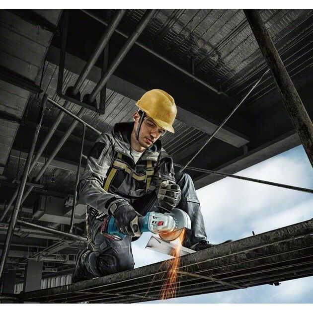 BOSCH Аккумуляторная угловая шлифовальная машина, “болгарка с 2-мя литий-ионными аккумуляторами 4,0 A • ч, фото , зображення 4 | SNABZHENIE.com.ua