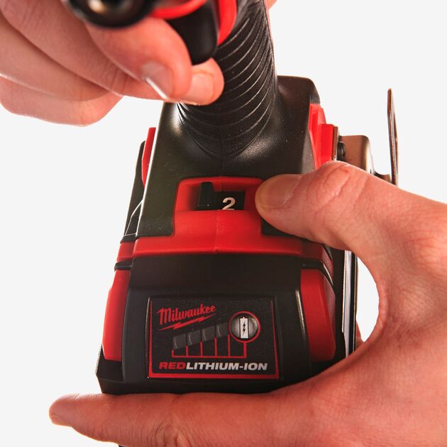 Milwaukee Винтоверт аккумуляторный, фото , изображение 3 | SNABZHENIE.com.ua