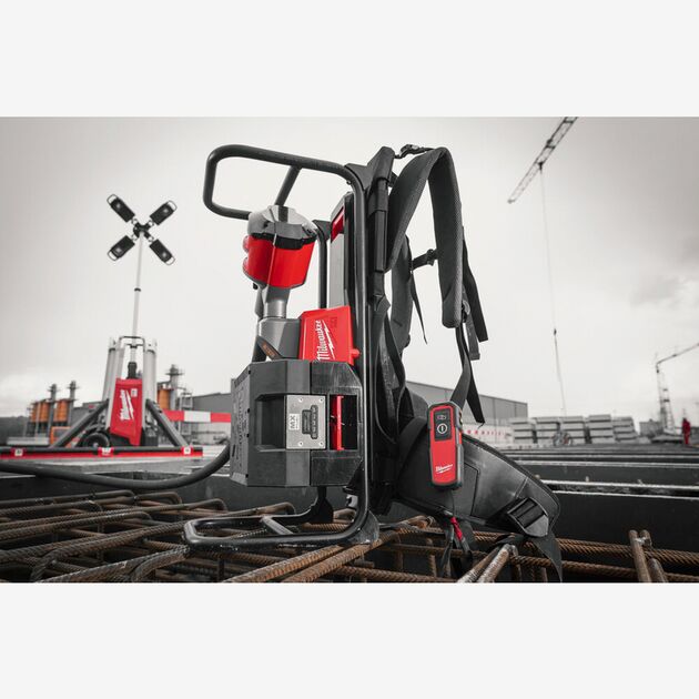 Milwaukee Вибратор погружной ранцевый аккумуляторный, фото , изображение 2 | SNABZHENIE.com.ua