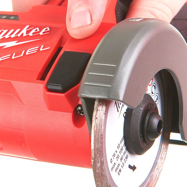 Milwaukee Шлифмашина универсальная отрезная аккумуляторная MILWAUKEE M12 FUEL FCOT-0, фото , зображення 6 | SNABZHENIE.com.ua