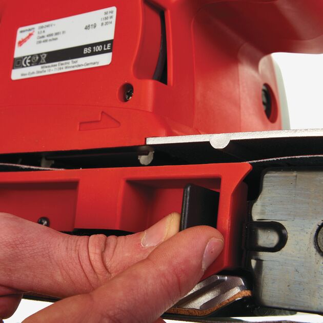 Milwaukee Шліфмашина ленточная, фото , зображення 2 | SNABZHENIE.com.ua