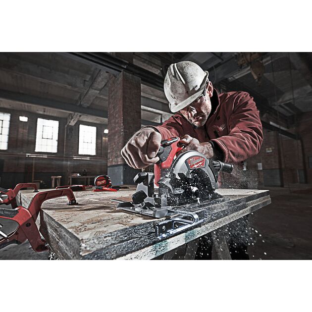 Milwaukee Пила дисковая ручная аккумуляторная, фото , изображение 10 | SNABZHENIE.com.ua