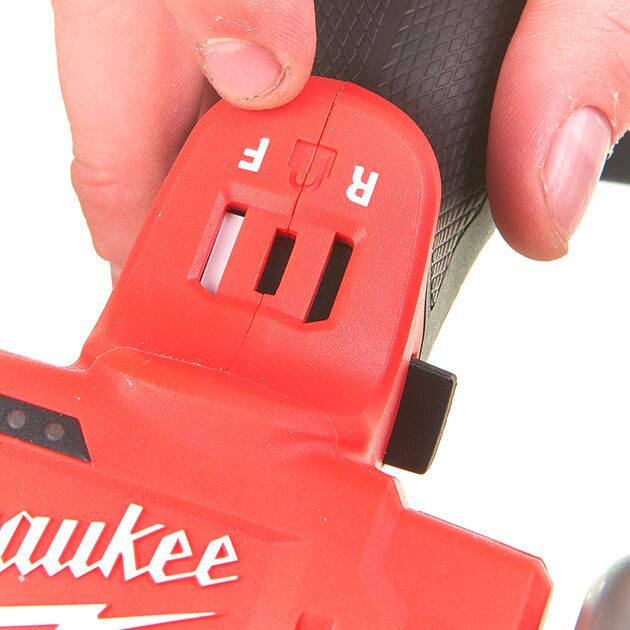 Milwaukee Шлифмашина универсальная отрезная аккумуляторная MILWAUKEE M12 FUEL FCOT-422X, фото , изображение 7 | SNABZHENIE.com.ua