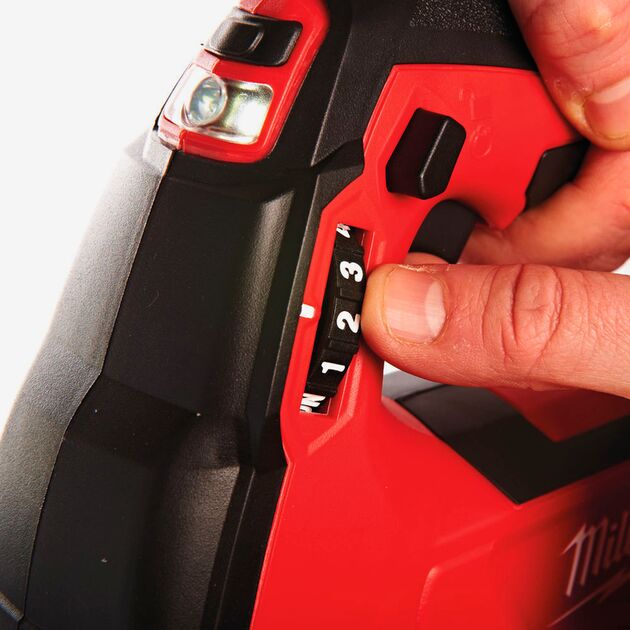 Milwaukee Шприц для смазки аккумуляторный MILWAUKEE, M18 GG-201B, фото , изображение 3 | SNABZHENIE.com.ua