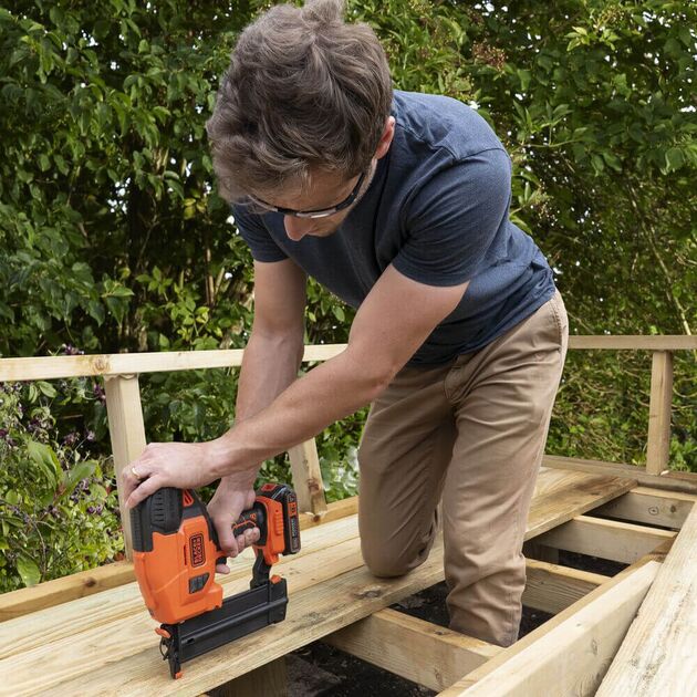 Пістолет гвоздезабивний BLACK+DECKER BCNG01N, фото , зображення 2 | SNABZHENIE.com.ua