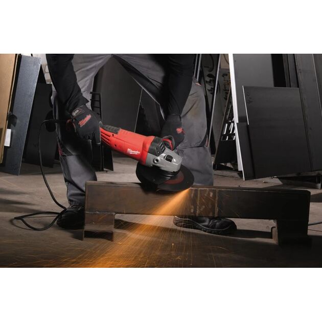 Углошлифовальная машина MILWAUKEE 180 мм AGV 22-180 E с AVS рукояткой, фото , изображение 3 | SNABZHENIE.com.ua