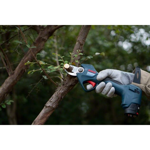 Bosch Секатор Pro Pruner акумуляторний, 12В, 3.0 Ач, до 25мм, 1кг, сет. 2 ак., фото , изображение 3 | SNABZHENIE.com.ua