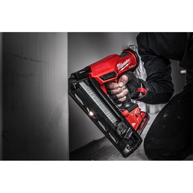 Гвоздезабивной аккумуляторный пистолет 16GA MILWAUKEE M18 FN16GA-202X, фото , изображение 10 | SNABZHENIE.com.ua
