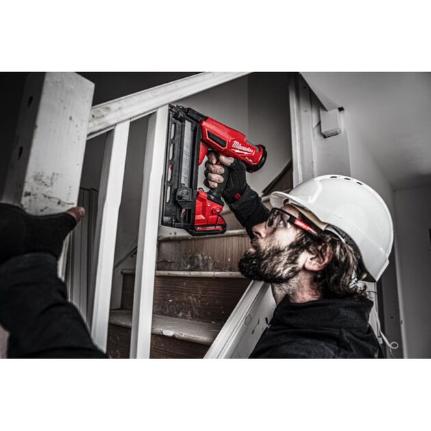 Гвоздезабивной аккумуляторный пистолет 16GA MILWAUKEE M18 FN16GA-202X, фото , изображение 5 | SNABZHENIE.com.ua