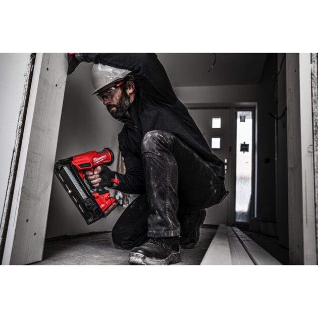 Гвоздезабивной аккумуляторный пистолет 16GA MILWAUKEE M18 FN16GA-202X, фото , изображение 7 | SNABZHENIE.com.ua