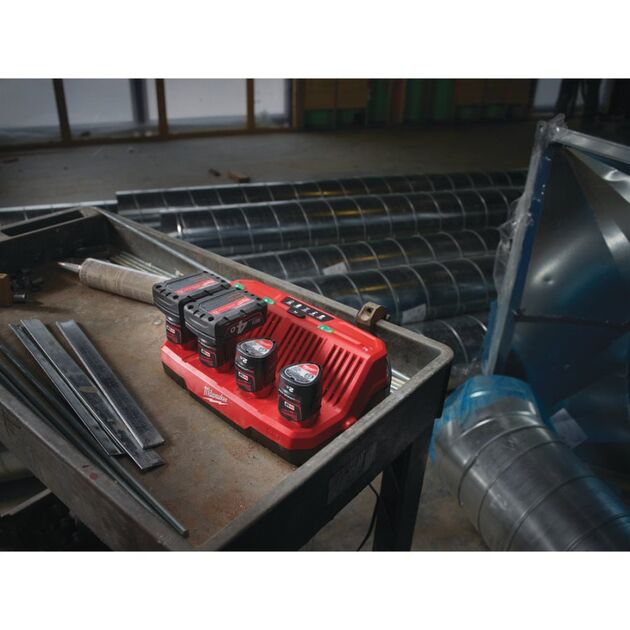 Зарядний пристрій MILWAUKEE M12 C4 (для 4-х акум. M12) 4932430554, фото , зображення 3 | SNABZHENIE.com.ua