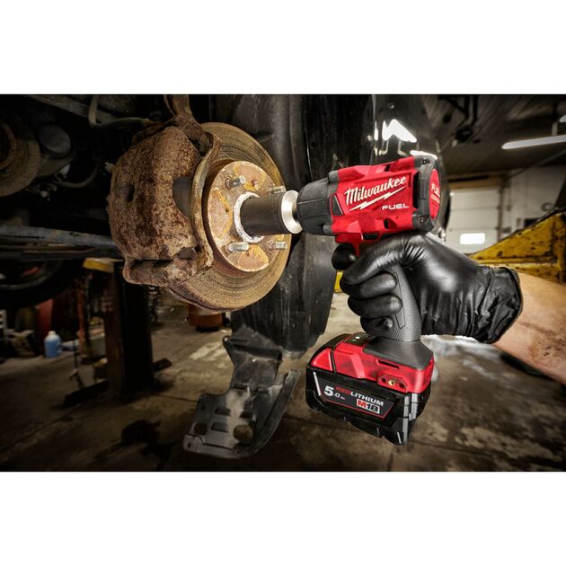 Гайковерт MILWAUKEE 1/2" (881 Нм) M18 FMTIW2F12-0 с кольцом, фото , изображение 3 | SNABZHENIE.com.ua