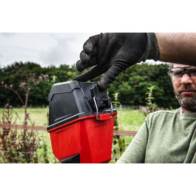 Насос аккумуляторный для перекачки жидкости MILWAUKEE M18 BLSWP-801 (ЗУ+1акк.Х8Ач) FORGE™, фото , зображення 5 | SNABZHENIE.com.ua