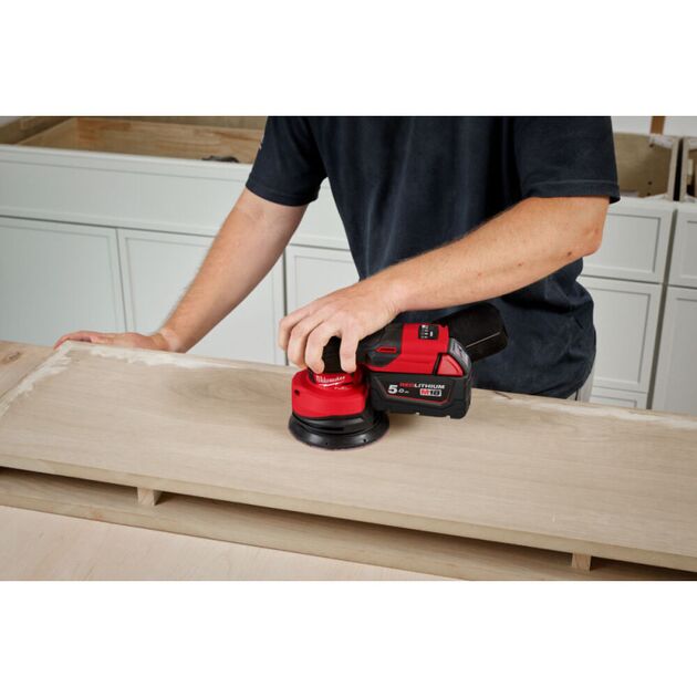 Шлифмашина эксцентриковая аккумуляторная бесщеточная MILWAUKEE M18 FROS125-0B Ø125мм (каркас), фото , изображение 9 | SNABZHENIE.com.ua