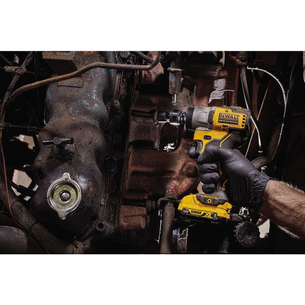 Гайковерт ударний акумуляторний безщітковий DeWALT DCF902D2, фото , зображення 9 | SNABZHENIE.com.ua Гайковерт ударний акумуляторний безщітковий DeWALT DCF902D2, фото , зображення 9 | SNABZHENIE.com.ua