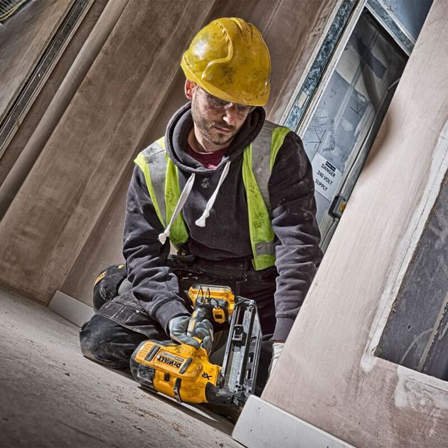 Аккумуляторный гвоздезабиватель DeWALT FLEXVOLT DCN660D2, фото , изображение 5 | SNABZHENIE.com.ua Аккумуляторный гвоздезабиватель DeWALT FLEXVOLT DCN660D2, фото , изображение 5 | SNABZHENIE.com.ua