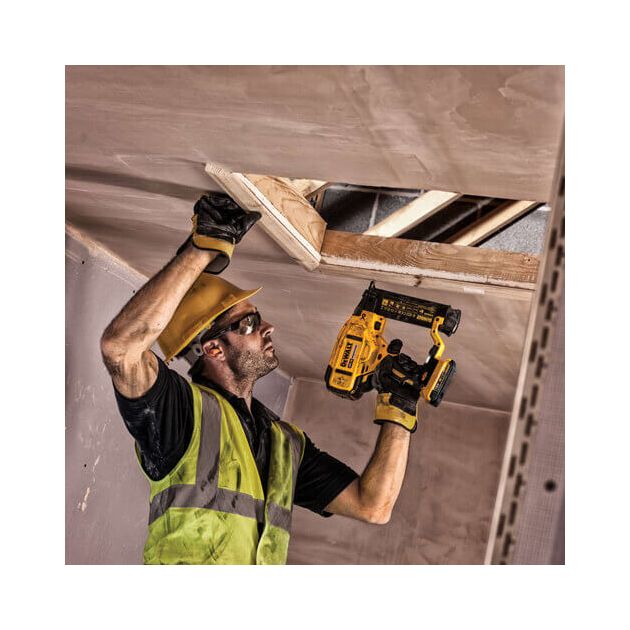 Акумуляторний гвоздезабивник DeWALT DCN680N, фото , зображення 5 | SNABZHENIE.com.ua Акумуляторний гвоздезабивник DeWALT DCN680N, фото , зображення 5 | SNABZHENIE.com.ua