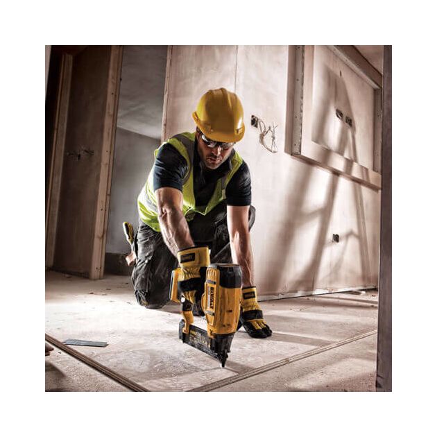 Акумуляторний гвоздезабивник DCN680D2 DeWALT, фото , зображення 8 | SNABZHENIE.com.ua Акумуляторний гвоздезабивник DCN680D2 DeWALT, фото , зображення 8 | SNABZHENIE.com.ua