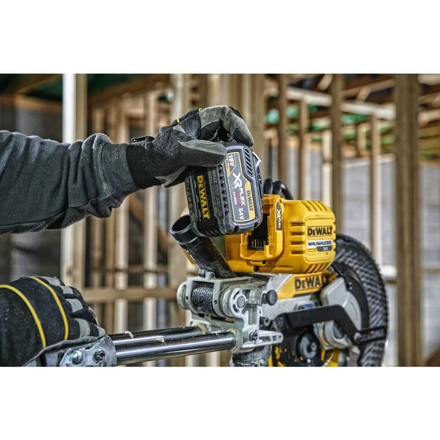 Пила торцовочная DeWALT DCS727N аккумуляторная бесщёточная, фото , изображение 5 | SNABZHENIE.com.ua Пила торцовочная DeWALT DCS727N аккумуляторная бесщёточная, фото , изображение 5 | SNABZHENIE.com.ua