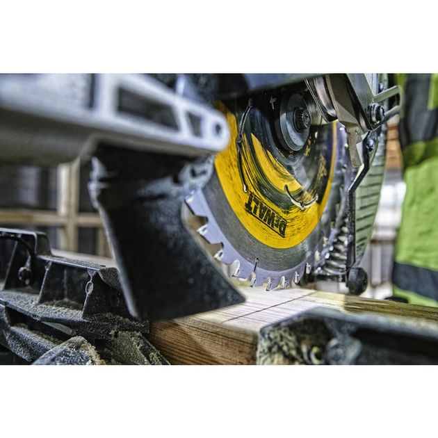 Пила торцовочная DeWALT DCS727N аккумуляторная бесщёточная, фото , изображение 6 | SNABZHENIE.com.ua Пила торцовочная DeWALT DCS727N аккумуляторная бесщёточная, фото , изображение 6 | SNABZHENIE.com.ua