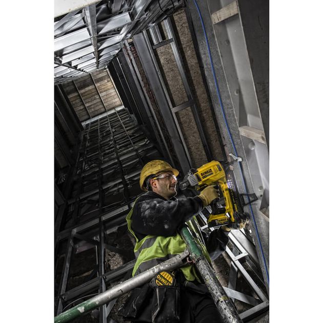 Акумуляторний гвоздезабиватель DCN890P2 DeWALT, фото , зображення 8 | SNABZHENIE.com.ua Акумуляторний гвоздезабиватель DCN890P2 DeWALT, фото , зображення 8 | SNABZHENIE.com.ua