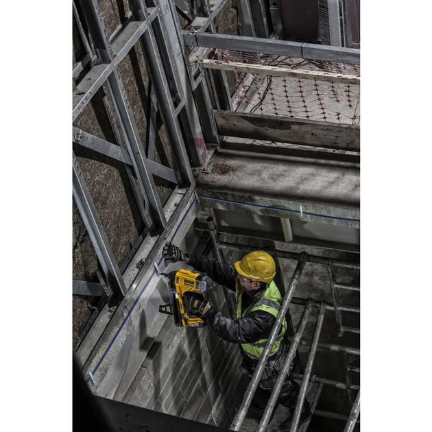 Акумуляторний гвоздезабиватель DCN890P2 DeWALT, фото , зображення 9 | SNABZHENIE.com.ua Акумуляторний гвоздезабиватель DCN890P2 DeWALT, фото , зображення 9 | SNABZHENIE.com.ua