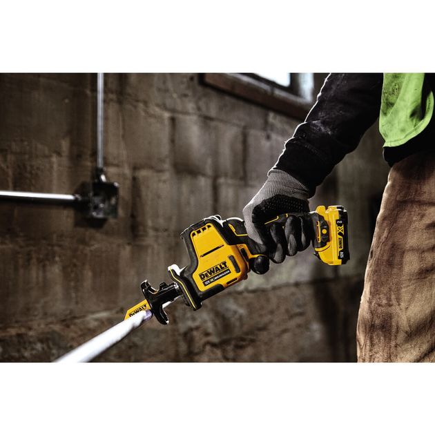 Пила сабельна акумуляторна безщіткова DeWALT DCS312NT, фото , зображення 5 | SNABZHENIE.com.ua Пила сабельна акумуляторна безщіткова DeWALT DCS312NT, фото , зображення 5 | SNABZHENIE.com.ua