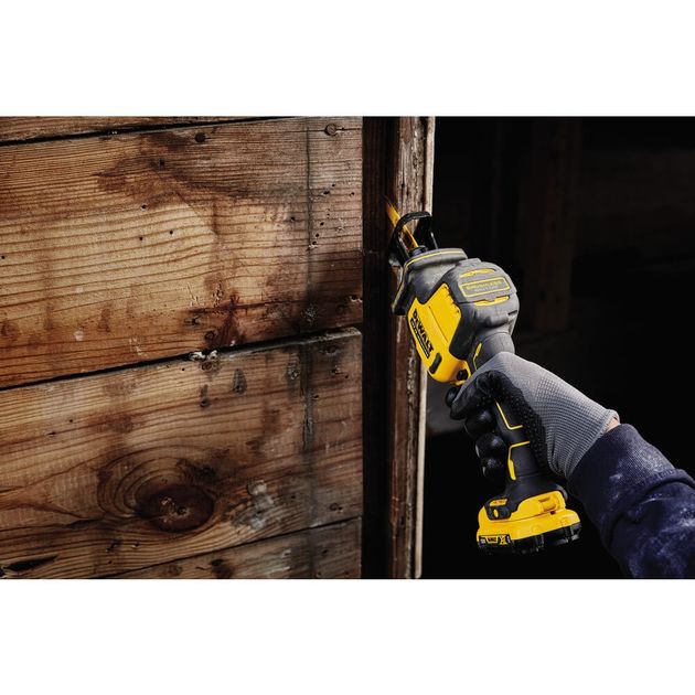 Пила сабельна акумуляторна безщіткова DeWALT DCS312D2, фото , зображення 5 | SNABZHENIE.com.ua Пила сабельна акумуляторна безщіткова DeWALT DCS312D2, фото , зображення 5 | SNABZHENIE.com.ua