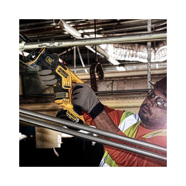 Акумуляторна сабельна пила DeWALT DCS367N, фото , зображення 4 | SNABZHENIE.com.ua Акумуляторна сабельна пила DeWALT DCS367N, фото , зображення 4 | SNABZHENIE.com.ua