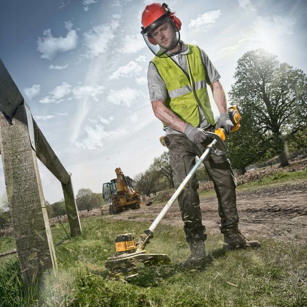 Коса акумуляторна безщіткова DeWALT DCMST561N, фото , зображення 4 | SNABZHENIE.com.ua Коса акумуляторна безщіткова DeWALT DCMST561N, фото , зображення 4 | SNABZHENIE.com.ua