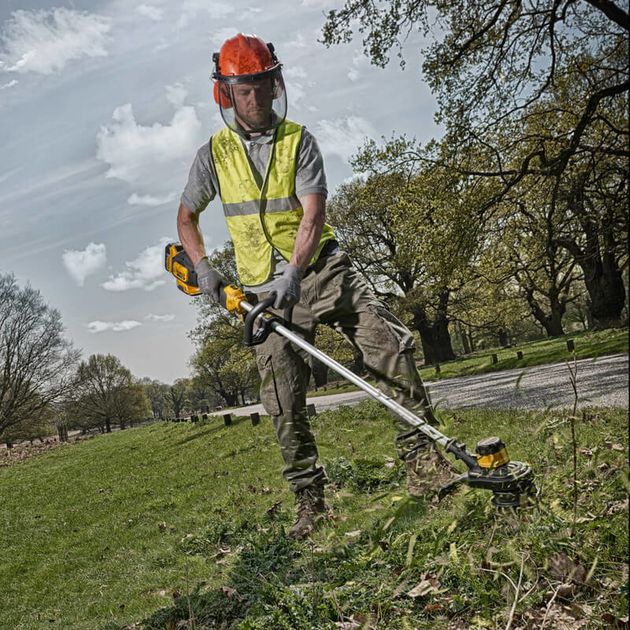 Коса акумуляторна безщіткова DeWALT DCMST561N, фото , зображення 5 | SNABZHENIE.com.ua Коса акумуляторна безщіткова DeWALT DCMST561N, фото , зображення 5 | SNABZHENIE.com.ua