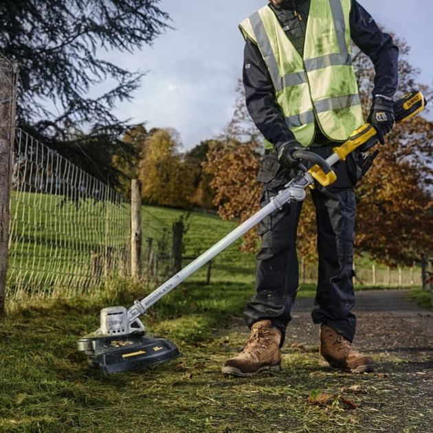 Бесщеточная аккумуляторная коса DeWALT DCMST561P1, фото , изображение 7 | SNABZHENIE.com.ua Бесщеточная аккумуляторная коса DeWALT DCMST561P1, фото , изображение 7 | SNABZHENIE.com.ua