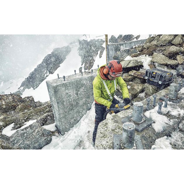 Аккумуляторная угловая шлифмашина DeWALT DCG418X2 безщёточная, фото , изображение 6 | SNABZHENIE.com.ua Аккумуляторная угловая шлифмашина DeWALT DCG418X2 безщёточная, фото , изображение 6 | SNABZHENIE.com.ua