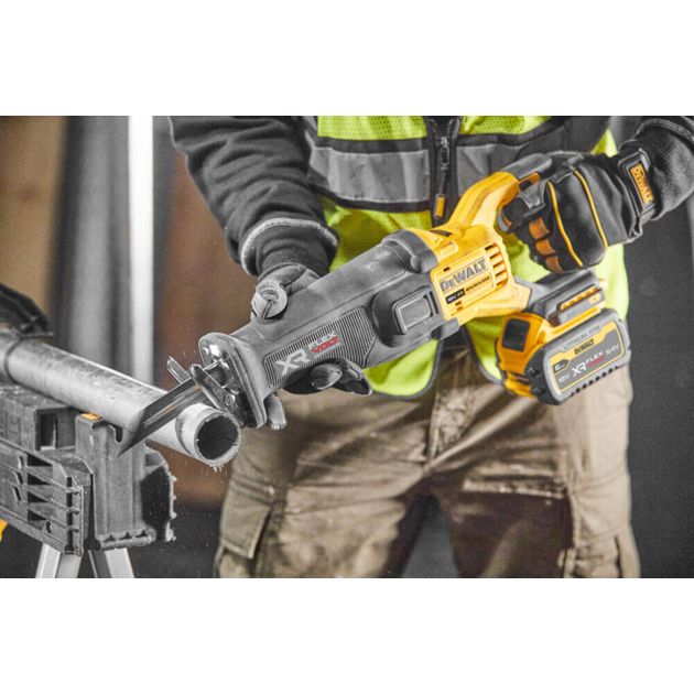 Пила сабельна акумуляторна DeWALT DCS386NT, фото , зображення 9 | SNABZHENIE.com.ua Пила сабельна акумуляторна DeWALT DCS386NT, фото , зображення 9 | SNABZHENIE.com.ua