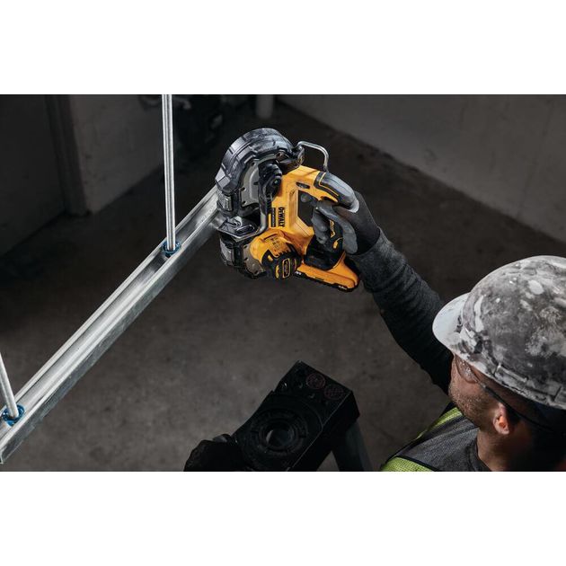 Пила ленточна акумуляторна безщіткова DeWALT DCS377NT, фото , зображення 6 | SNABZHENIE.com.ua Пила ленточна акумуляторна безщіткова DeWALT DCS377NT, фото , зображення 6 | SNABZHENIE.com.ua