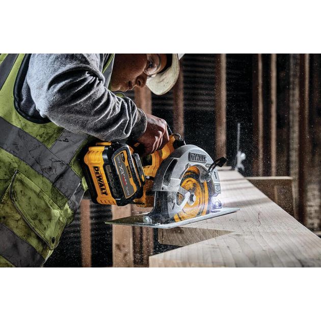 Пила дискова акумуляторна безщіткова DeWALT DCS573NT, фото , зображення 6 | SNABZHENIE.com.ua Пила дискова акумуляторна безщіткова DeWALT DCS573NT, фото , зображення 6 | SNABZHENIE.com.ua