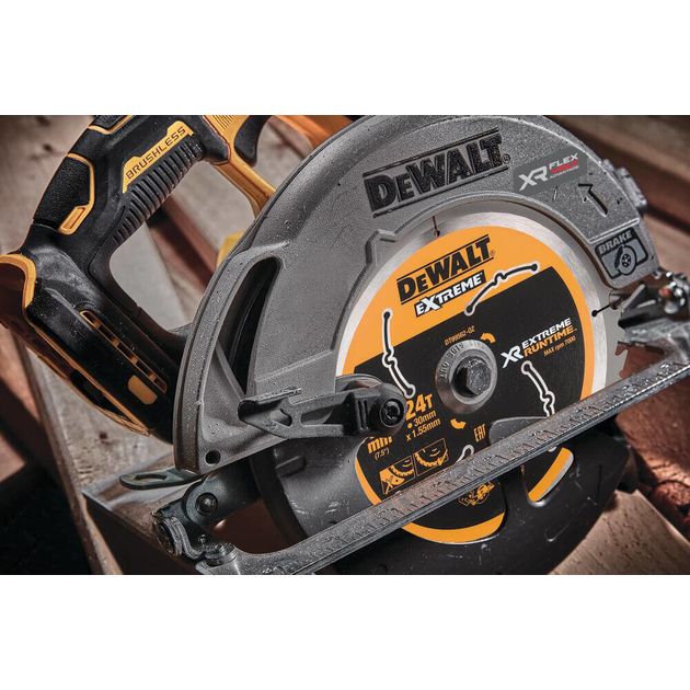 Пила дискова акумуляторна безщіткова DeWALT DCS573NT, фото , зображення 9 | SNABZHENIE.com.ua Пила дискова акумуляторна безщіткова DeWALT DCS573NT, фото , зображення 9 | SNABZHENIE.com.ua