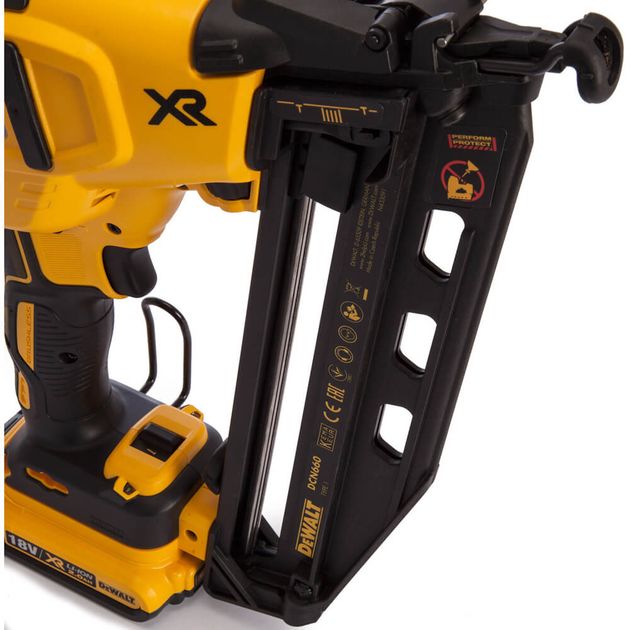 Аккумуляторный бесщёточный скобозабивной степлер DeWALT DCN662D2, фото , изображение 3 | SNABZHENIE.com.ua Аккумуляторный бесщёточный скобозабивной степлер DeWALT DCN662D2, фото , изображение 3 | SNABZHENIE.com.ua
