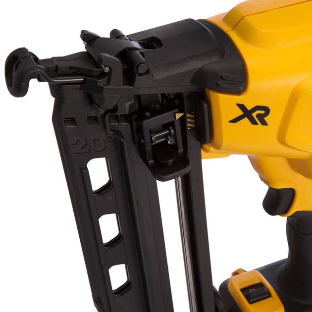 Аккумуляторный бесщёточный скобозабивной степлер DeWALT DCN662D2, фото , изображение 4 | SNABZHENIE.com.ua Аккумуляторный бесщёточный скобозабивной степлер DeWALT DCN662D2, фото , изображение 4 | SNABZHENIE.com.ua