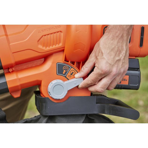 Садовий пилосос акумуляторний безщітковий BLACK+DECKER BCBLV3625L1, фото , зображення 2 | SNABZHENIE.com.ua Садовий пилосос акумуляторний безщітковий BLACK+DECKER BCBLV3625L1, фото , зображення 2 | SNABZHENIE.com.ua