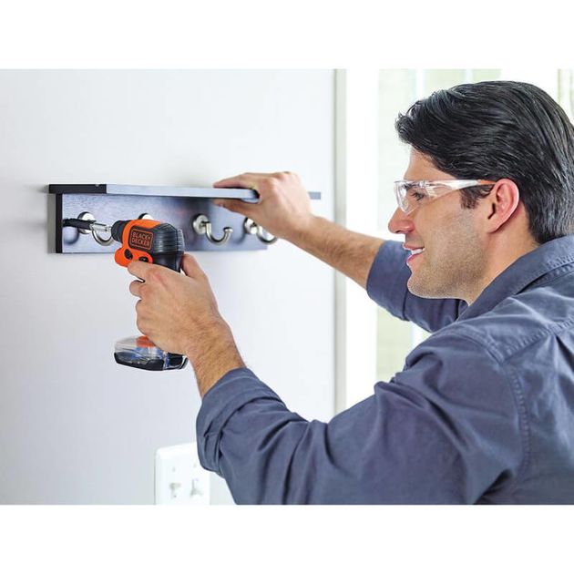 Отвертка-фонарь аккумуляторная BLACK+DECKER BDCSFS30C, фото , изображение 6 | SNABZHENIE.com.ua Отвертка-фонарь аккумуляторная BLACK+DECKER BDCSFS30C, фото , изображение 6 | SNABZHENIE.com.ua