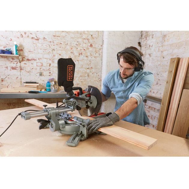Пила торцовочна мережна BLACK+DECKER BES700, фото , зображення 2 | SNABZHENIE.com.ua Пила торцовочна мережна BLACK+DECKER BES700, фото , зображення 2 | SNABZHENIE.com.ua