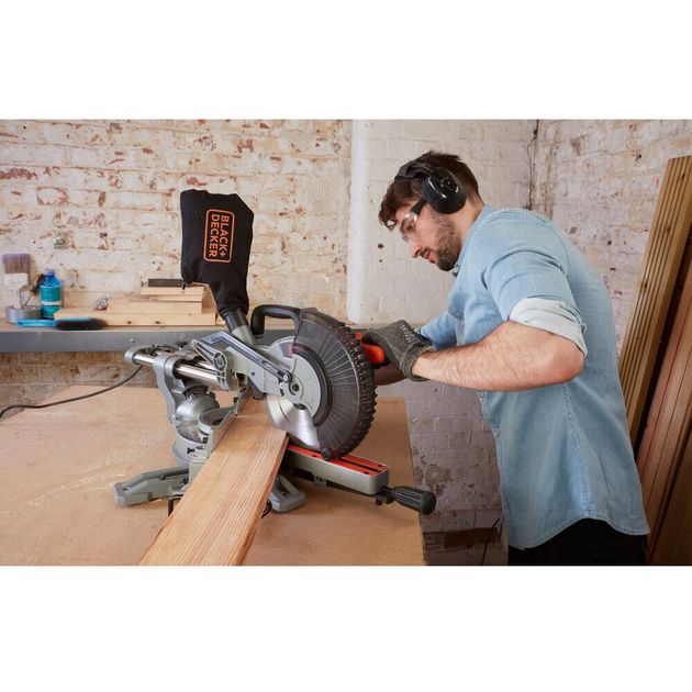 Пила торцовочна мережна BLACK+DECKER BES700, фото , зображення 3 | SNABZHENIE.com.ua Пила торцовочна мережна BLACK+DECKER BES700, фото , зображення 3 | SNABZHENIE.com.ua